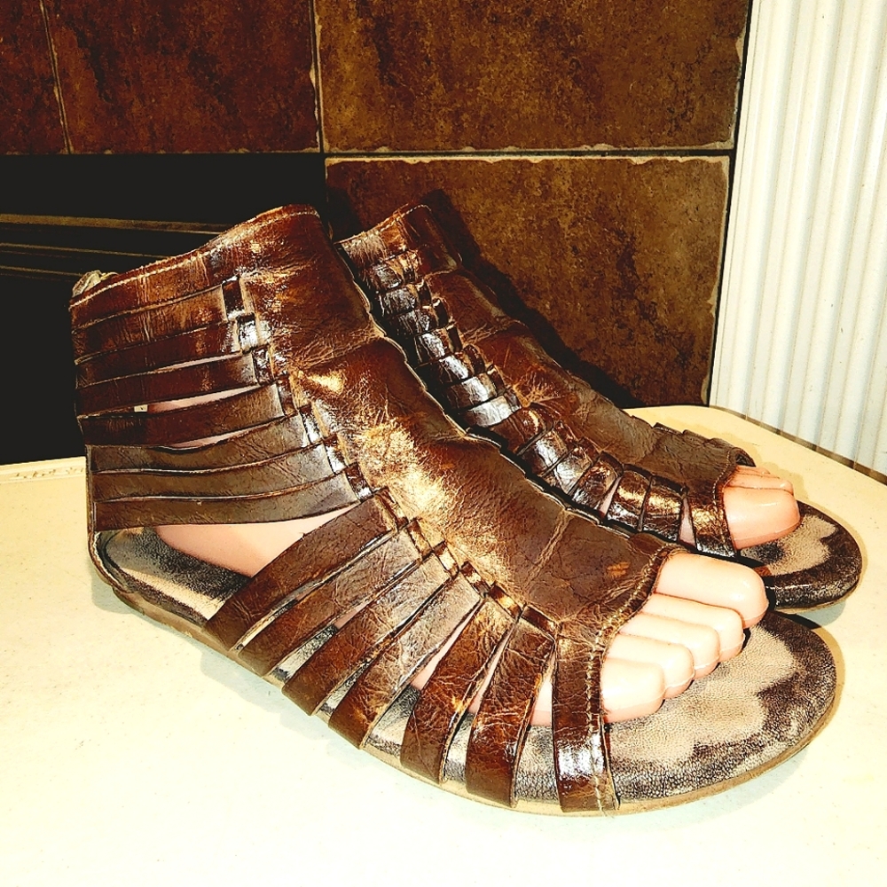 ROAN | Distressed Heel Zip Open Toe Gladiator Style Brown Sandals 8